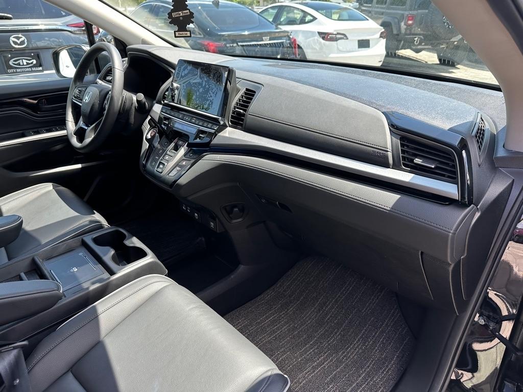 Honda Odyssey Touring Auto 2025