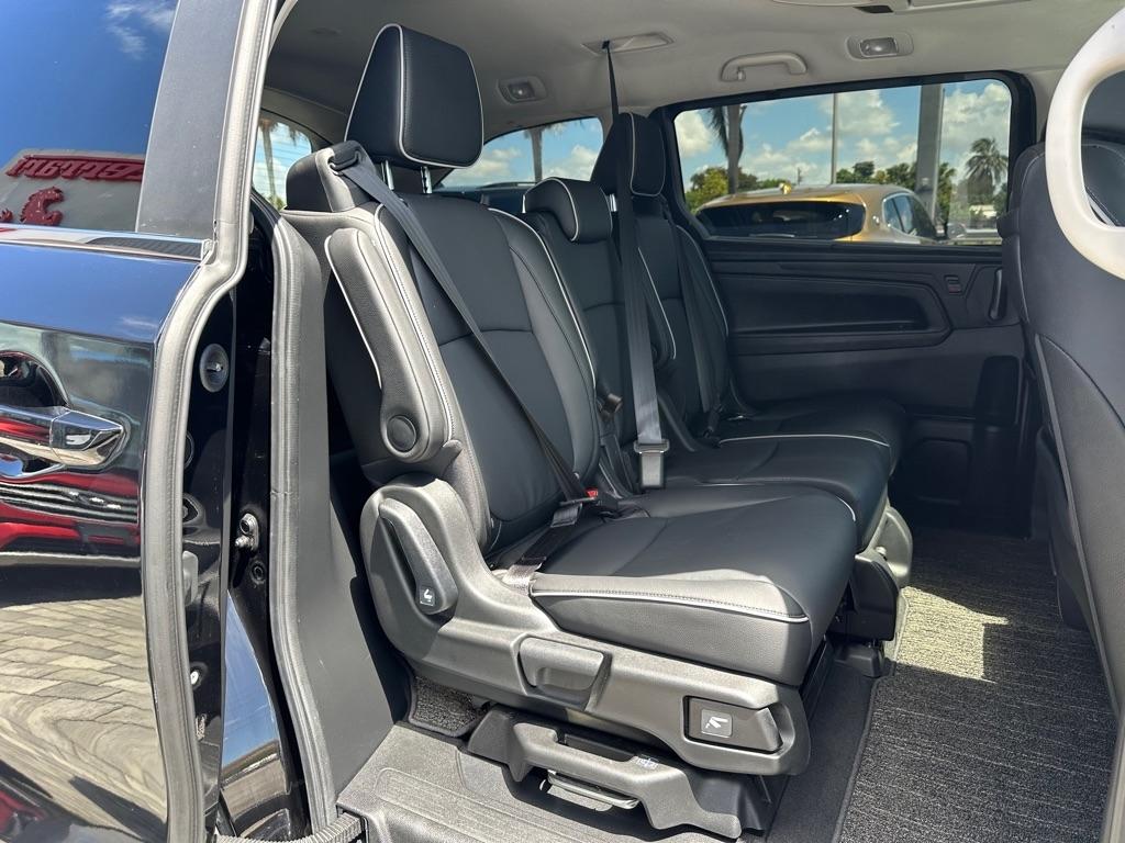Honda Odyssey Touring Auto 2025