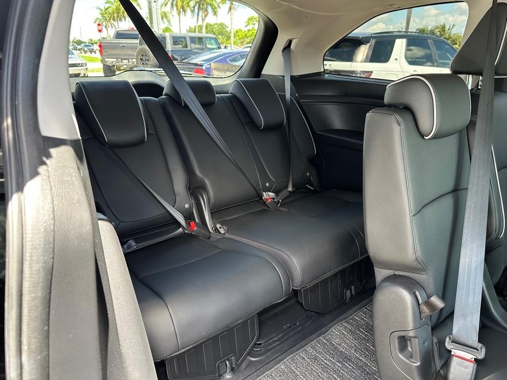 Honda Odyssey Touring Auto 2025
