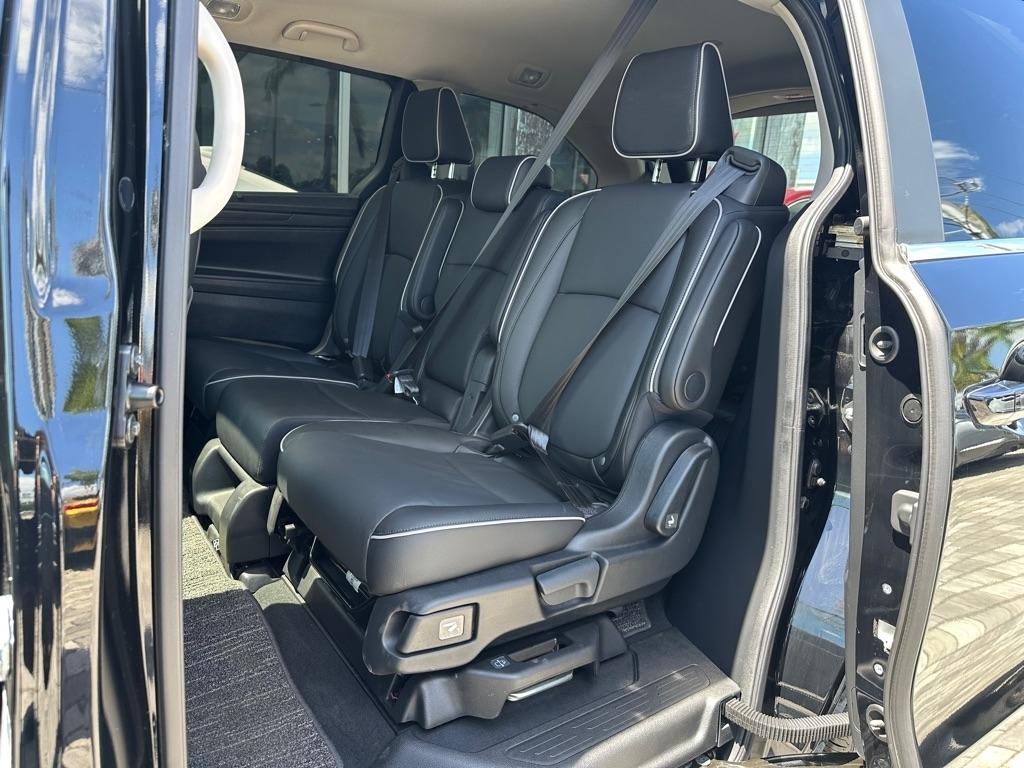 Honda Odyssey Touring Auto 2025