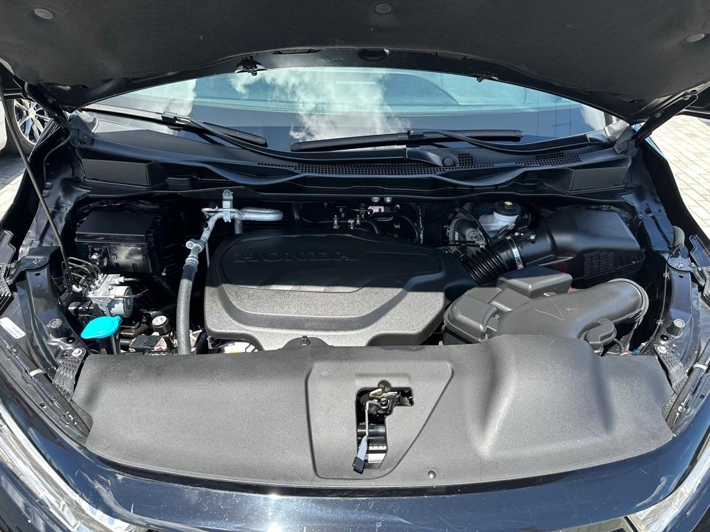 Honda Odyssey Touring Auto 2025