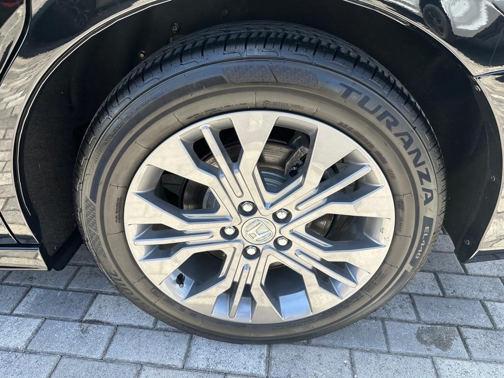 Honda Odyssey Touring Auto 2025