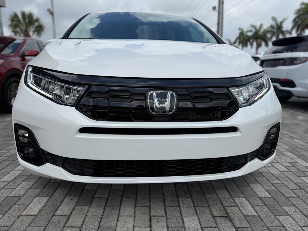 Honda Odyssey Touring Auto 2025