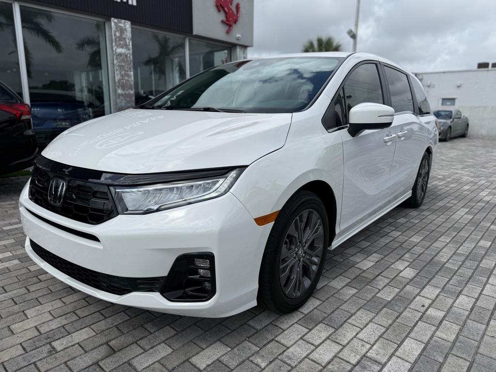 Honda Odyssey Touring Auto 2025
