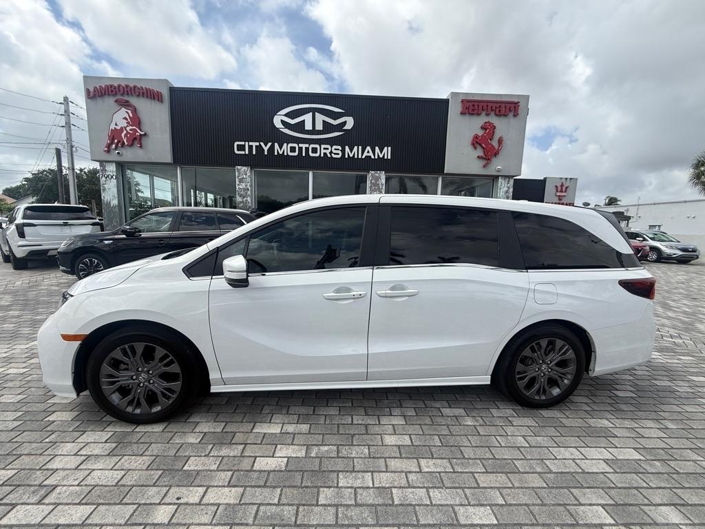 Honda Odyssey Touring Auto 2025