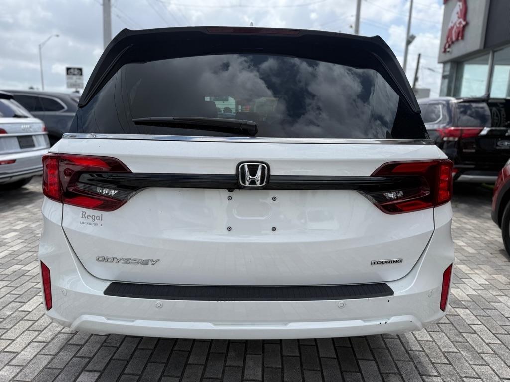 Honda Odyssey Touring Auto 2025