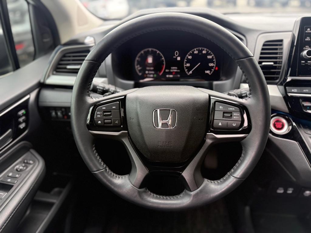 Honda Odyssey Touring Auto 2025
