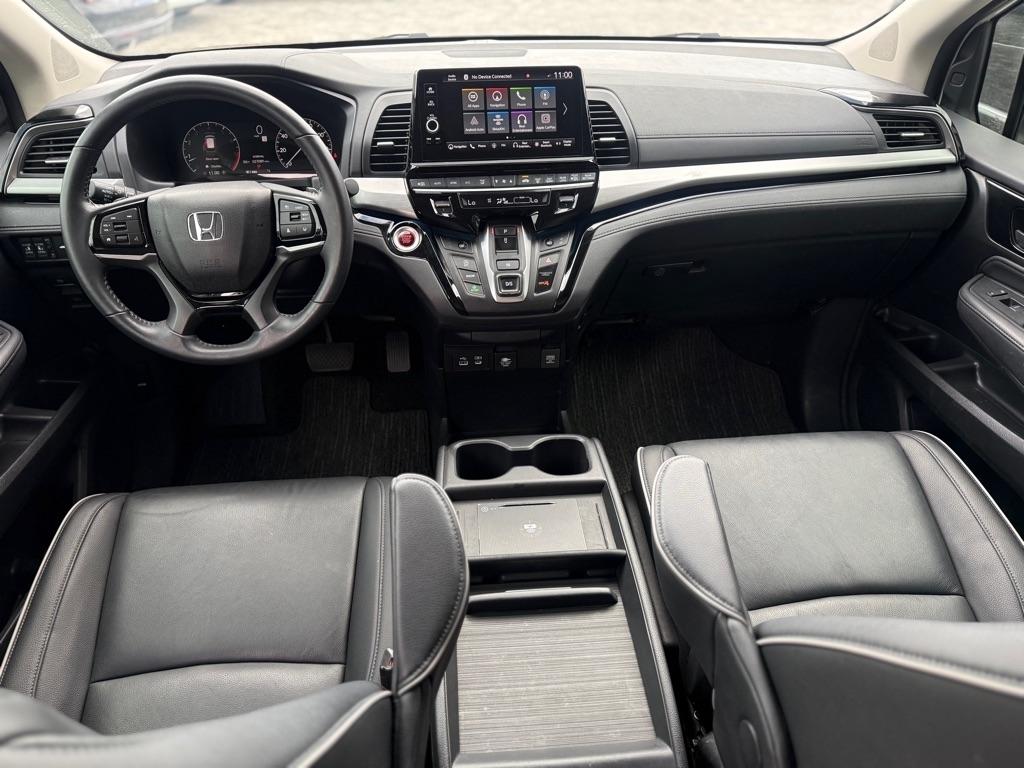 Honda Odyssey Touring Auto 2025
