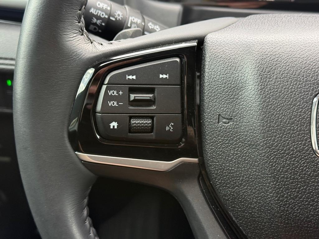 Honda Odyssey Touring Auto 2025
