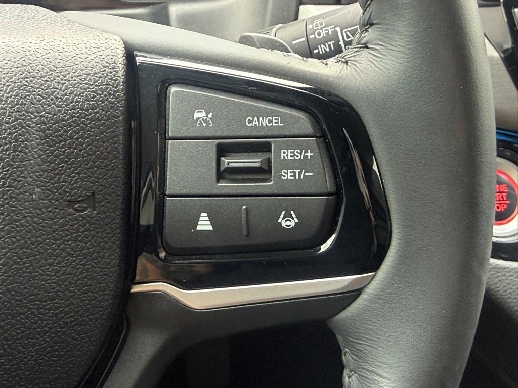 Honda Odyssey Touring Auto 2025