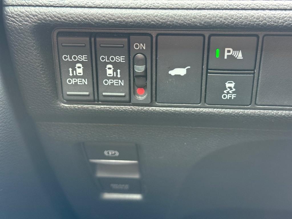 Honda Odyssey Touring Auto 2025
