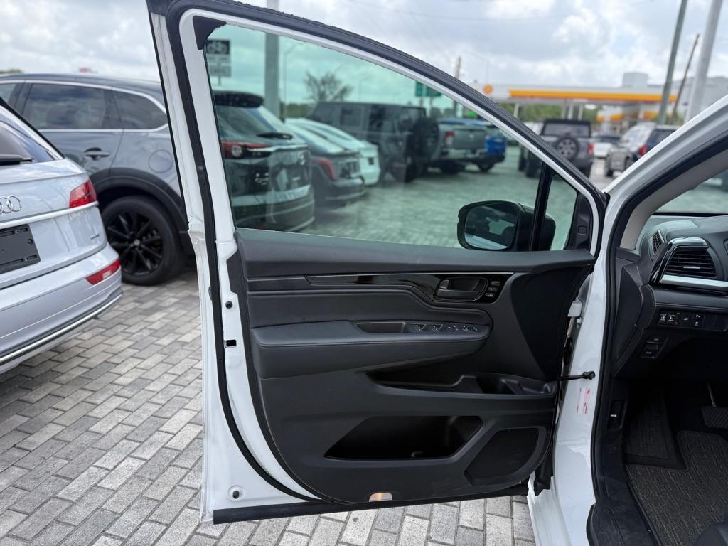 Honda Odyssey Touring Auto 2025