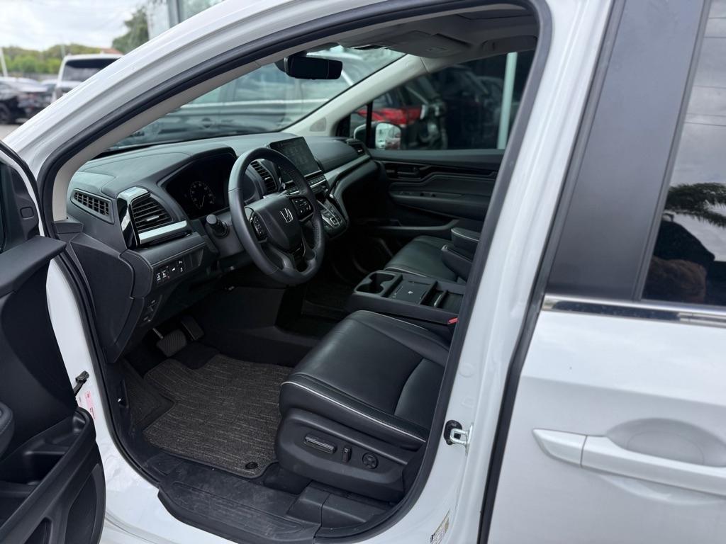 Honda Odyssey Touring Auto 2025
