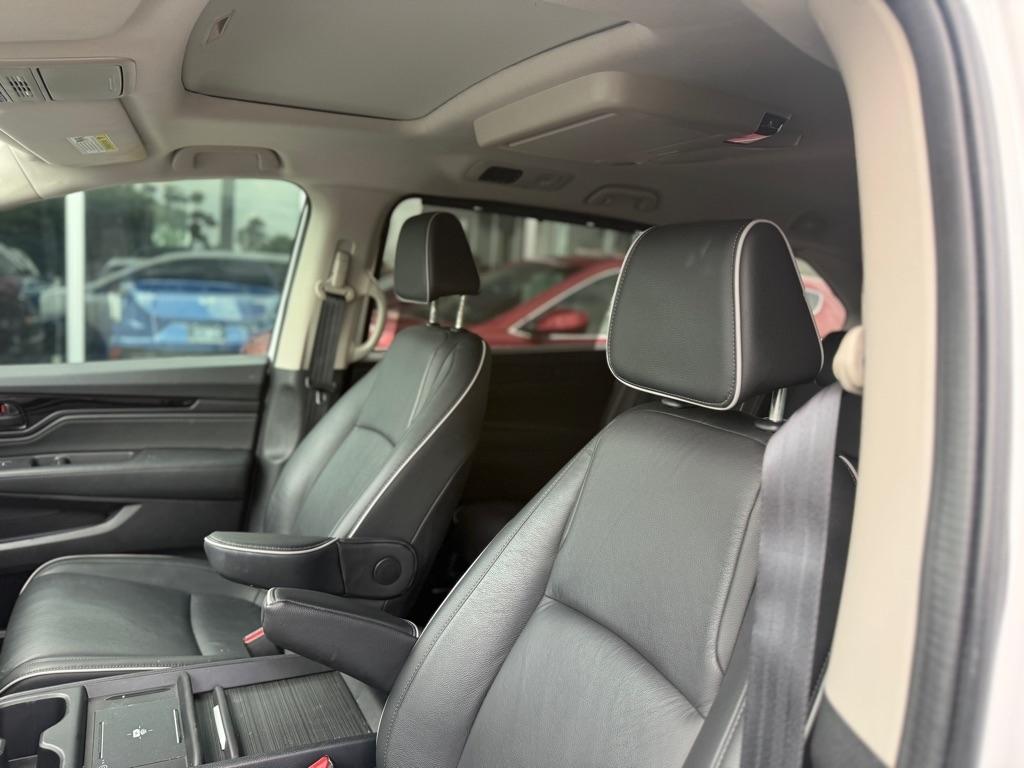 Honda Odyssey Touring Auto 2025