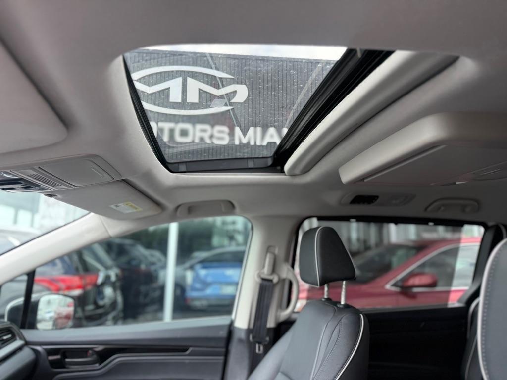 Honda Odyssey Touring Auto 2025
