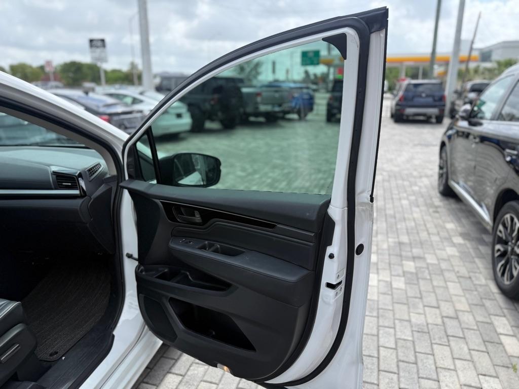 Honda Odyssey Touring Auto 2025