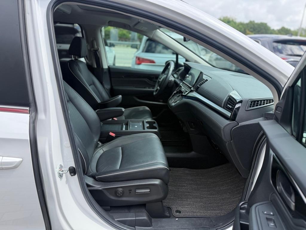Honda Odyssey Touring Auto 2025