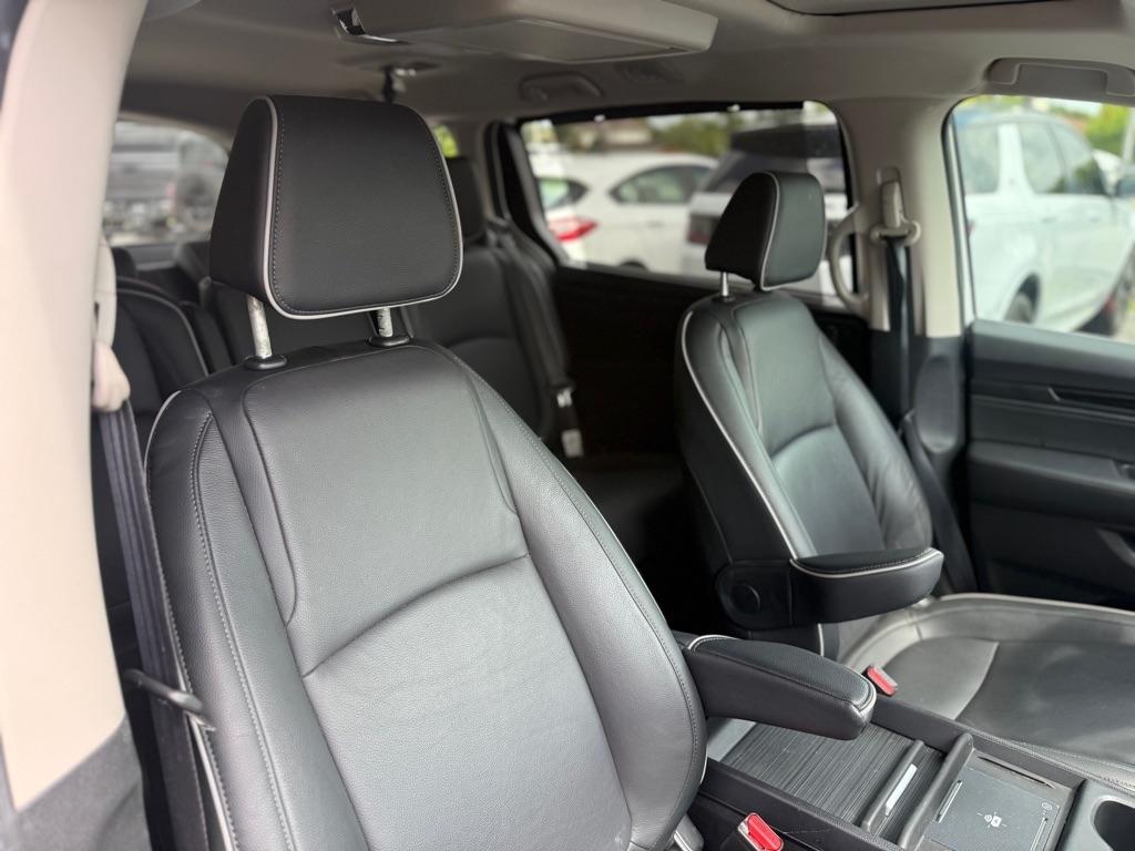 Honda Odyssey Touring Auto 2025