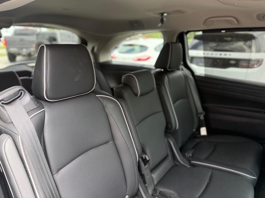 Honda Odyssey Touring Auto 2025