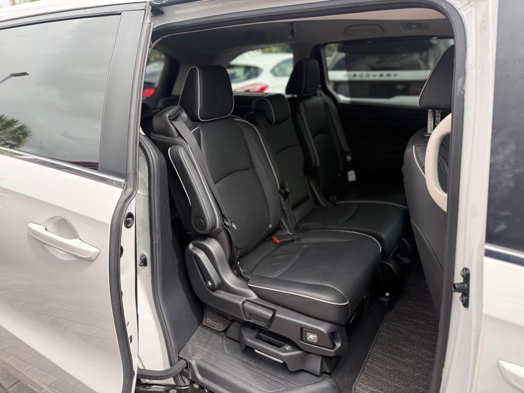 Honda Odyssey Touring Auto 2025
