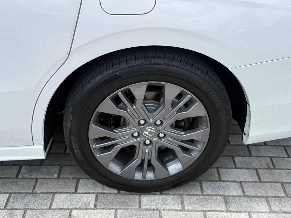 Honda Odyssey Touring Auto 2025