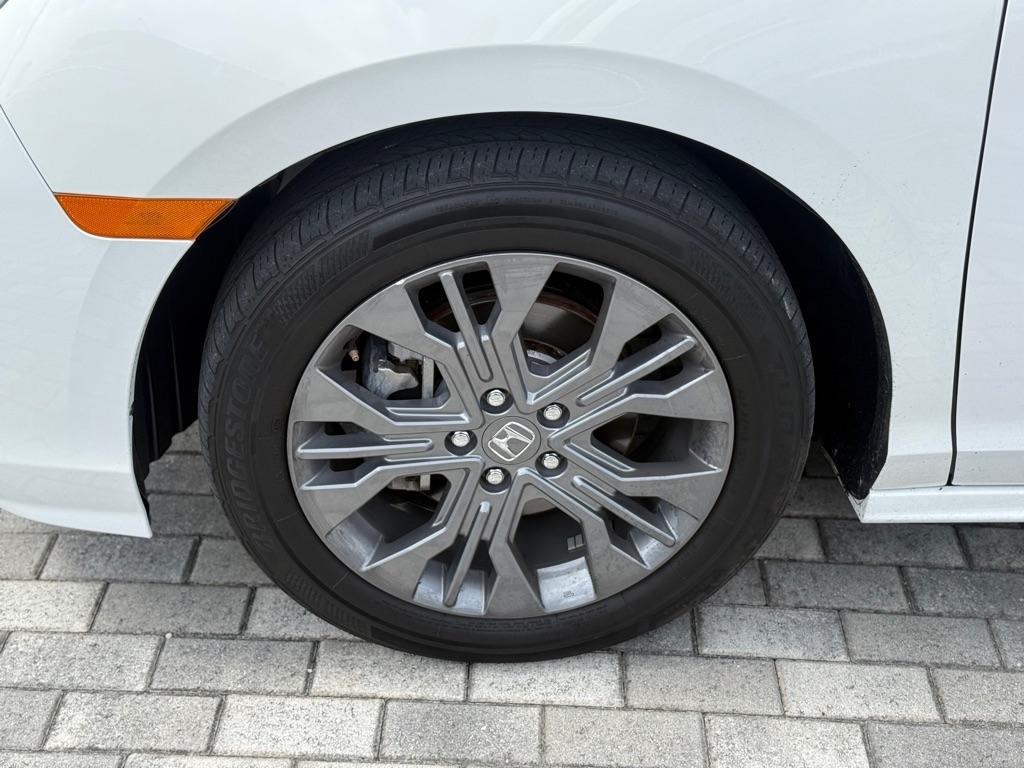 Honda Odyssey Touring Auto 2025