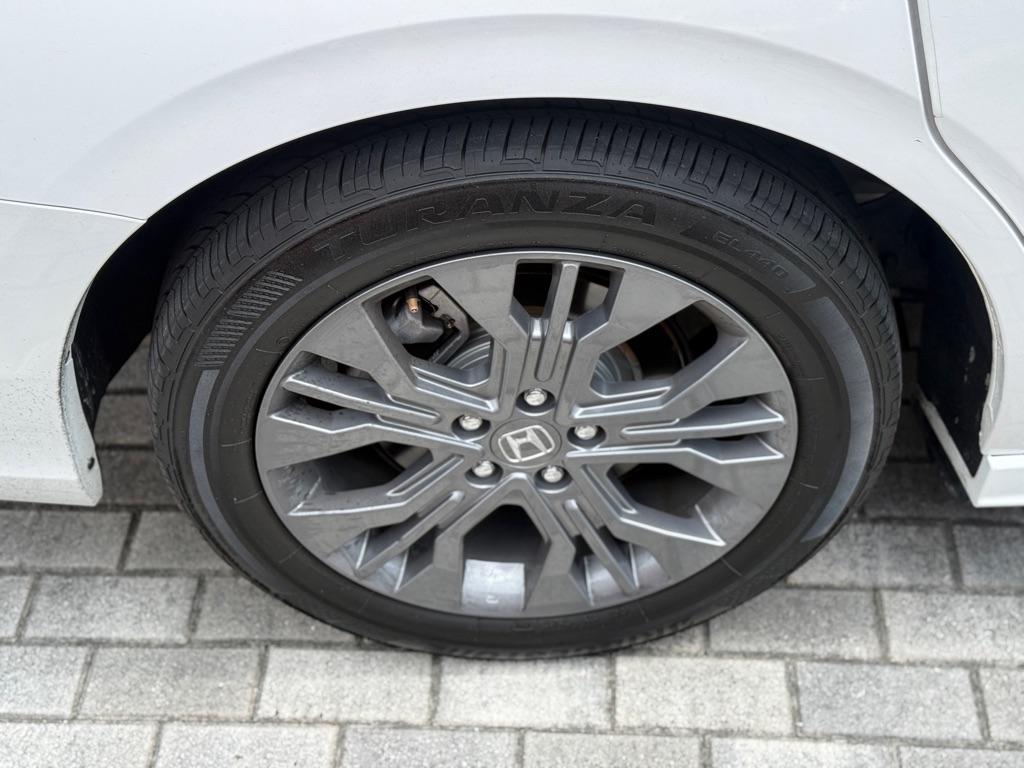 Honda Odyssey Touring Auto 2025
