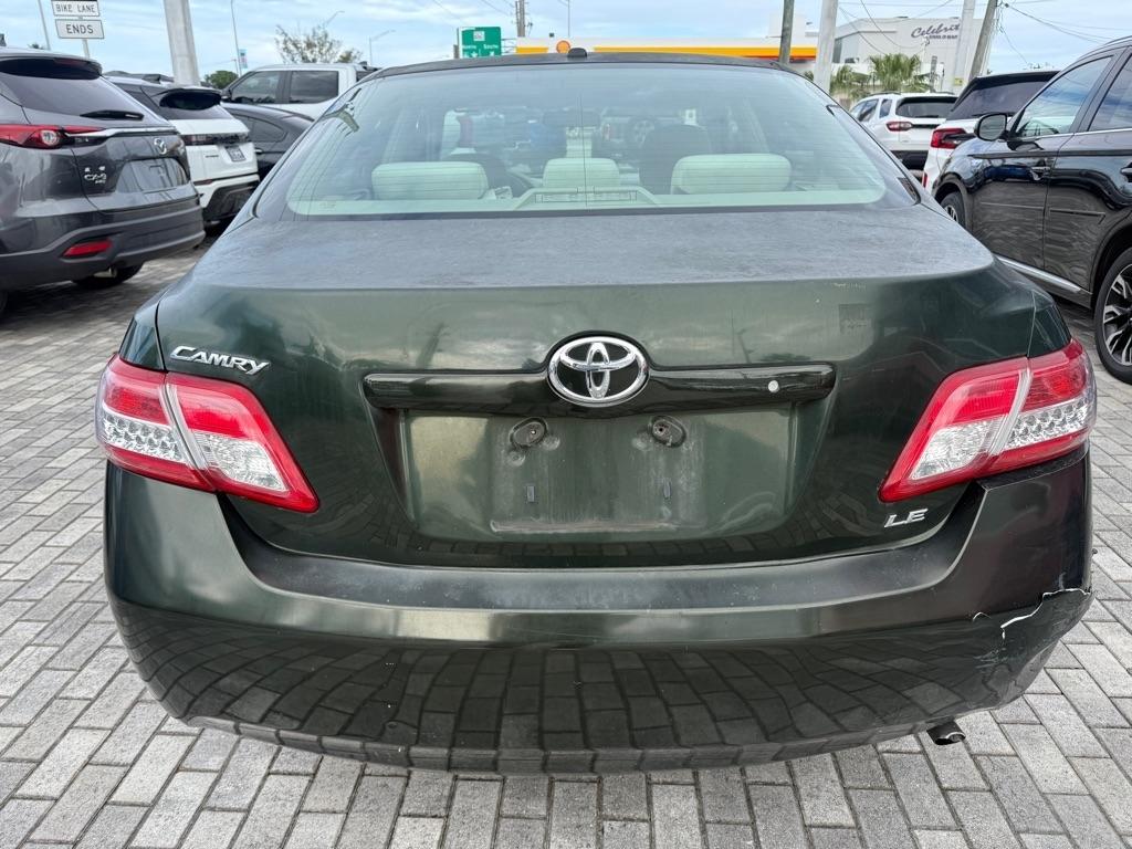 Toyota Camry 4dr Sdn I4 Man (Natl) 2010