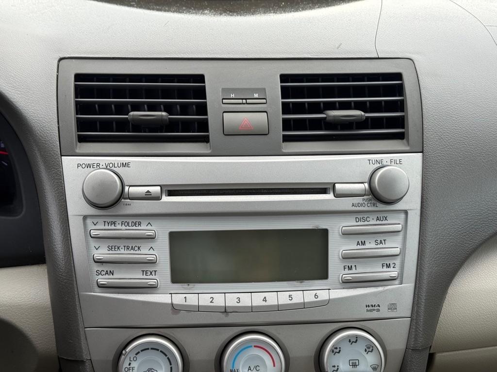 Toyota Camry 4dr Sdn I4 Man (Natl) 2010