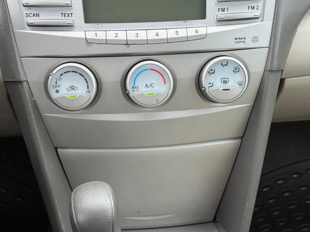 Toyota Camry 4dr Sdn I4 Man (Natl) 2010