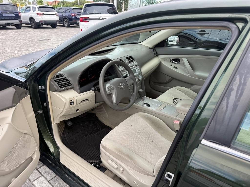 Toyota Camry 4dr Sdn I4 Man (Natl) 2010