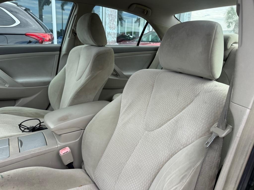 Toyota Camry 4dr Sdn I4 Man (Natl) 2010