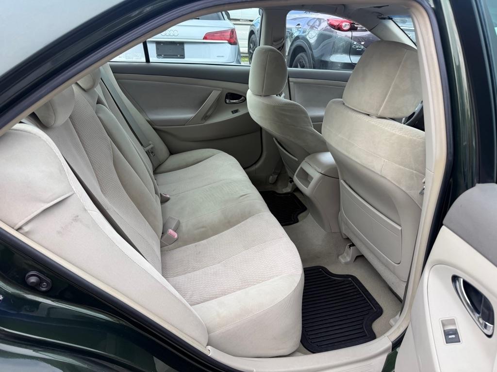 Toyota Camry 4dr Sdn I4 Man (Natl) 2010