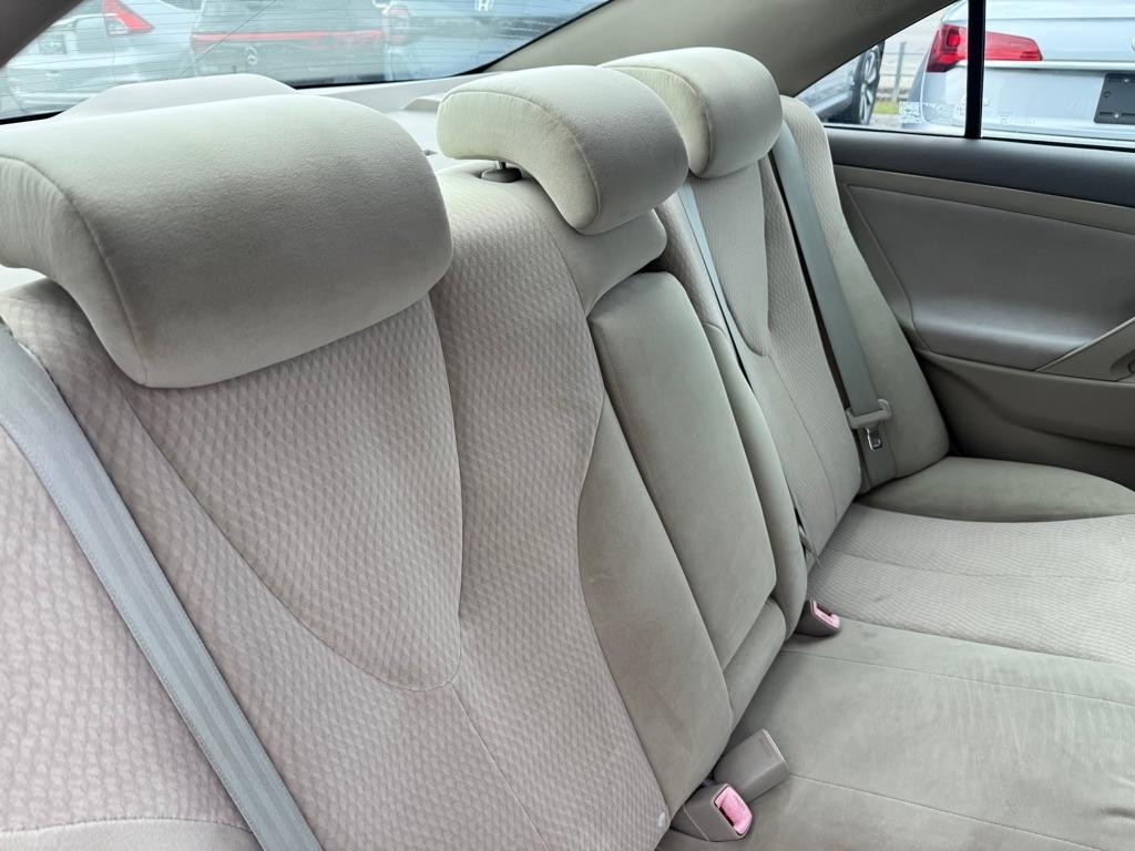 Toyota Camry 4dr Sdn I4 Man (Natl) 2010
