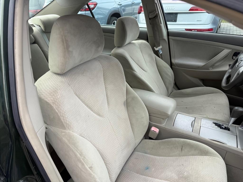 Toyota Camry 4dr Sdn I4 Man (Natl) 2010