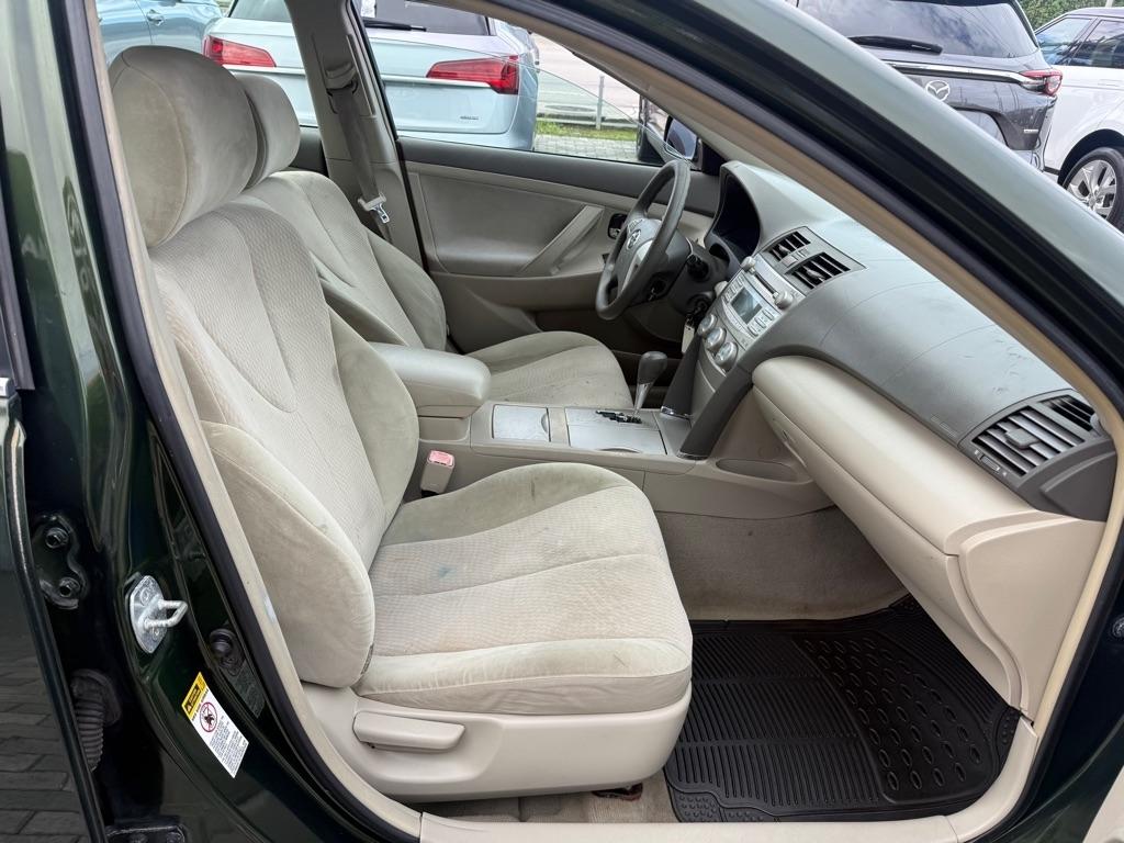 Toyota Camry 4dr Sdn I4 Man (Natl) 2010
