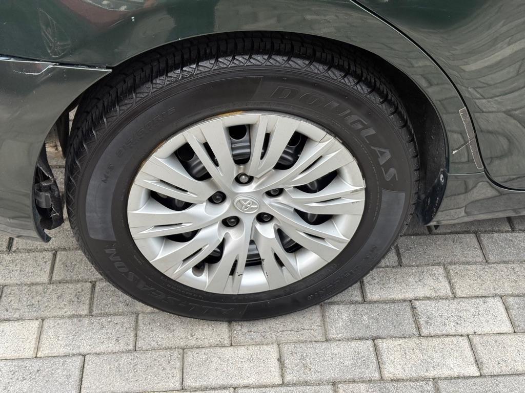 Toyota Camry 4dr Sdn I4 Man (Natl) 2010