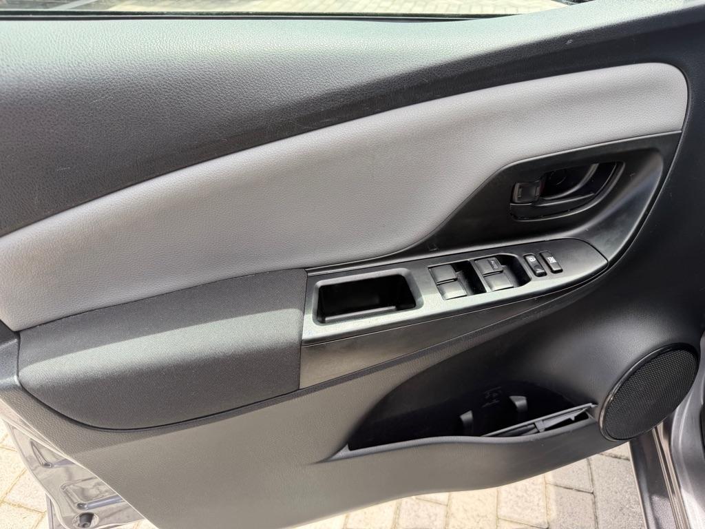Toyota Yaris 5dr Liftback Auto L (Natl) 2015