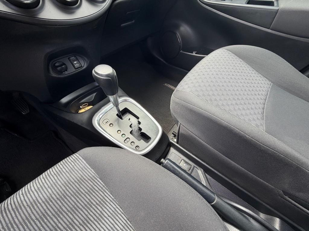 Toyota Yaris 5dr Liftback Auto L (Natl) 2015