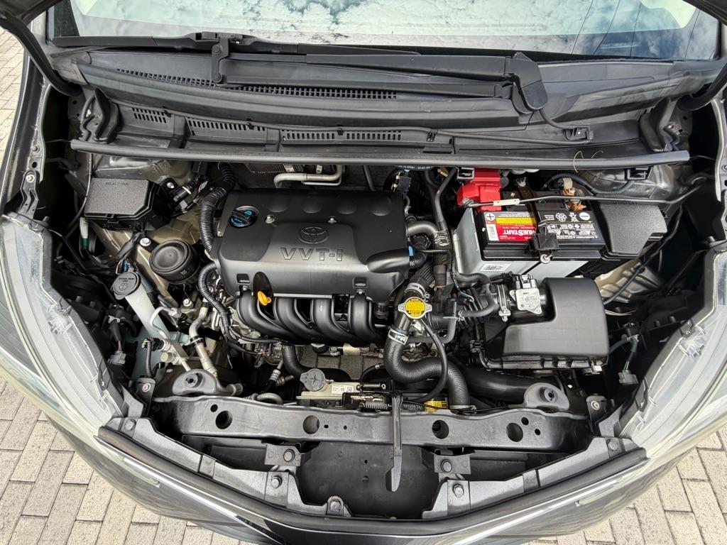 Toyota Yaris 5dr Liftback Auto L (Natl) 2015