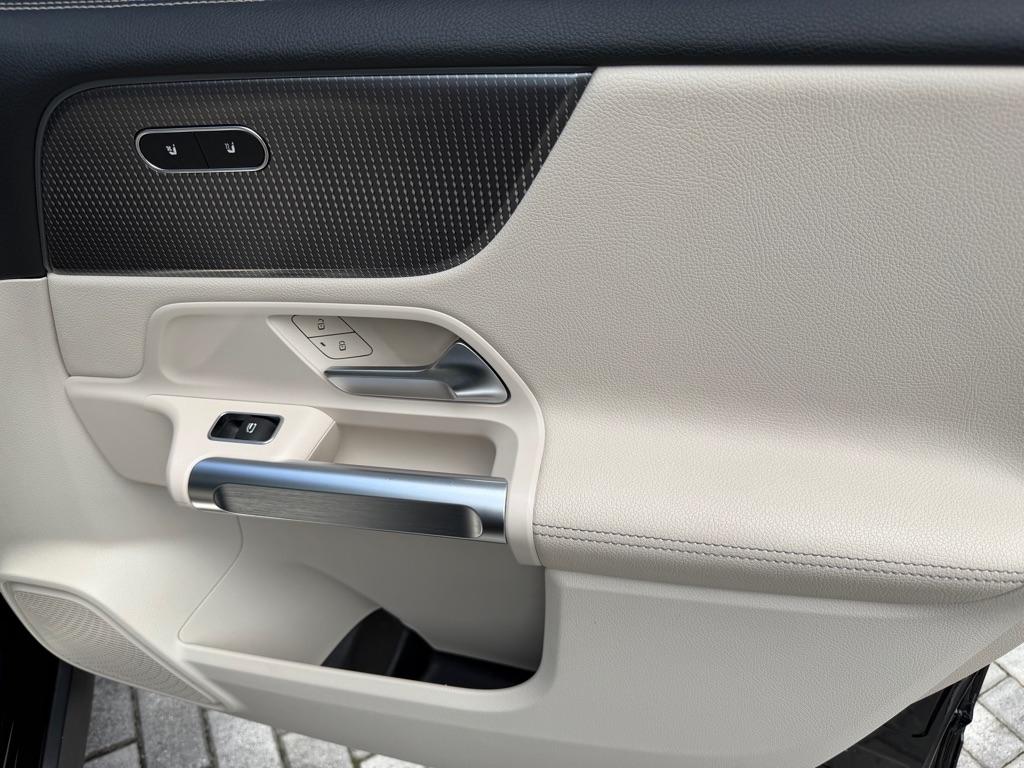 Mercedes-Benz EQB EQB 350 4MATIC SUV 2022