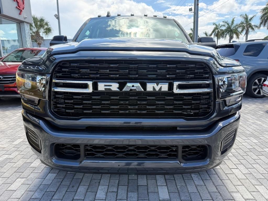 RAM 2500 Tradesman 4x4 Crew Cab 6'4" Box 2020