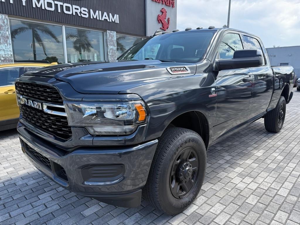RAM 2500 Tradesman 4x4 Crew Cab 6'4" Box 2020