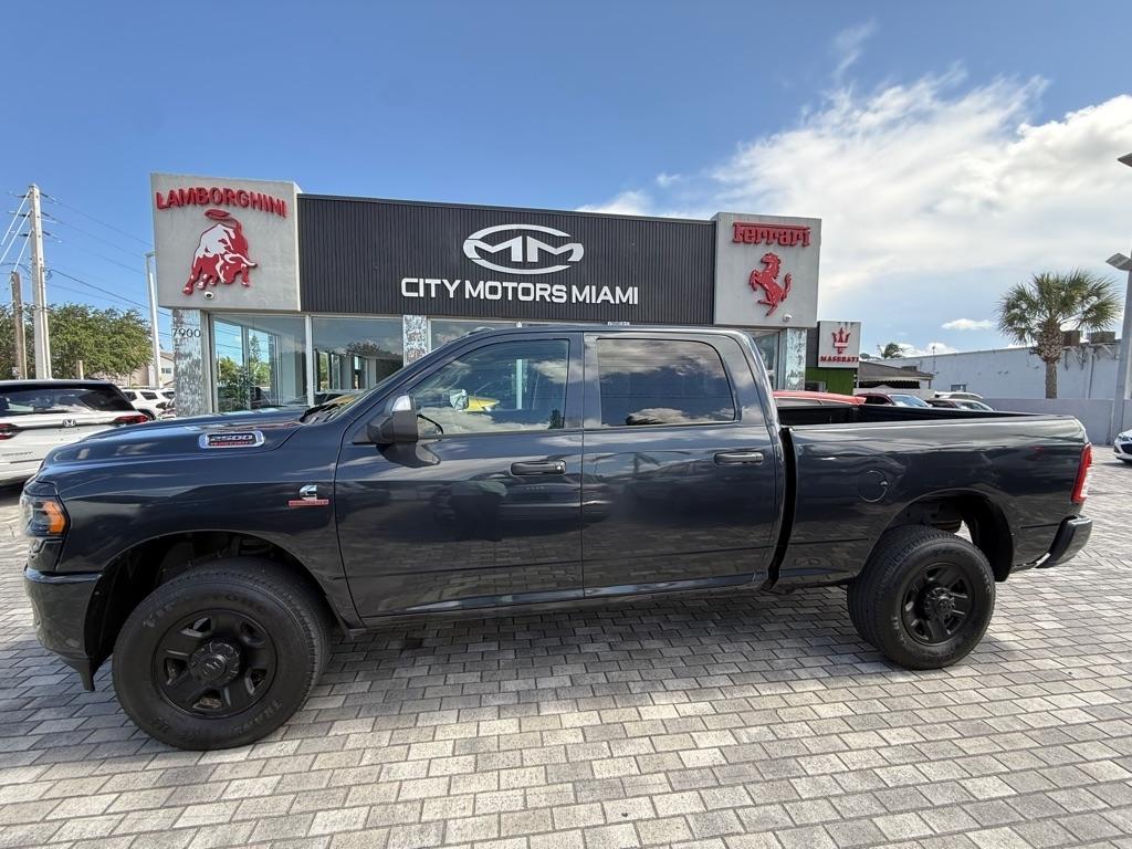 RAM 2500 Tradesman 4x4 Crew Cab 6'4" Box 2020