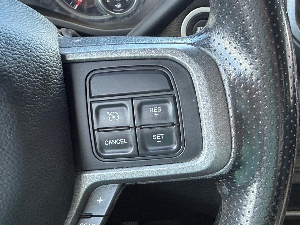 RAM 2500 Tradesman 4x4 Crew Cab 6'4" Box 2020