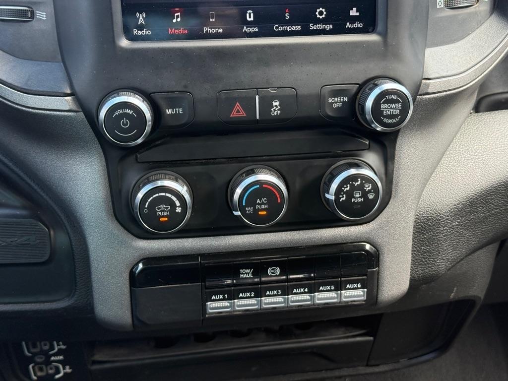 RAM 2500 Tradesman 4x4 Crew Cab 6'4" Box 2020