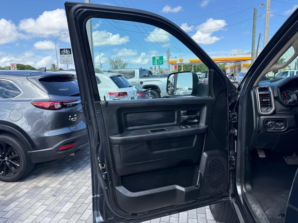 RAM 2500 Tradesman 4x4 Crew Cab 6'4" Box 2020