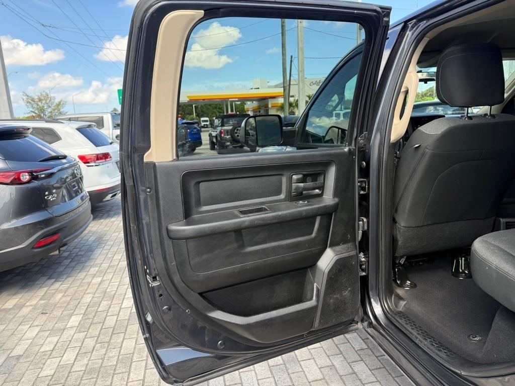 RAM 2500 Tradesman 4x4 Crew Cab 6'4" Box 2020