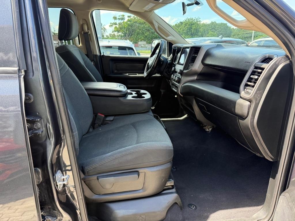 RAM 2500 Tradesman 4x4 Crew Cab 6'4" Box 2020