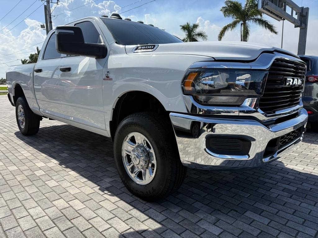 RAM 2500 Tradesman 4x4 Crew Cab 6'4" Box 2024